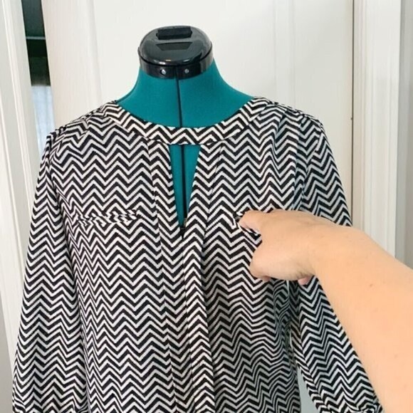 French Connection 3/4 Sleeve Keyhole Casual Career Lightweight Printed Blouse - Picture 4 of 15